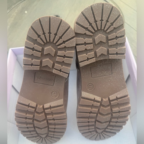 New booties for girls! - Picture 4 of 6